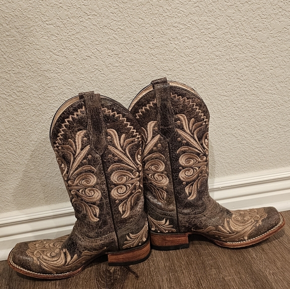 Embroidered women's boots - Picture 3 of 8